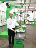 Liftronic Easy column mounted manipulator with jointed arm